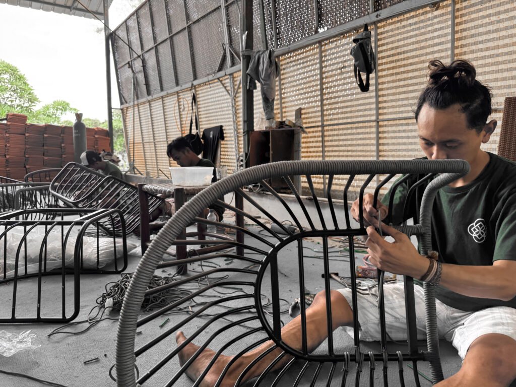 How to Choose the Right Outdoor Furniture Manufacturer in Indonesia