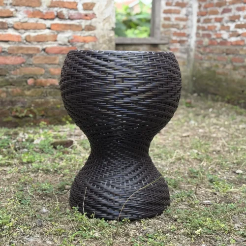(4)